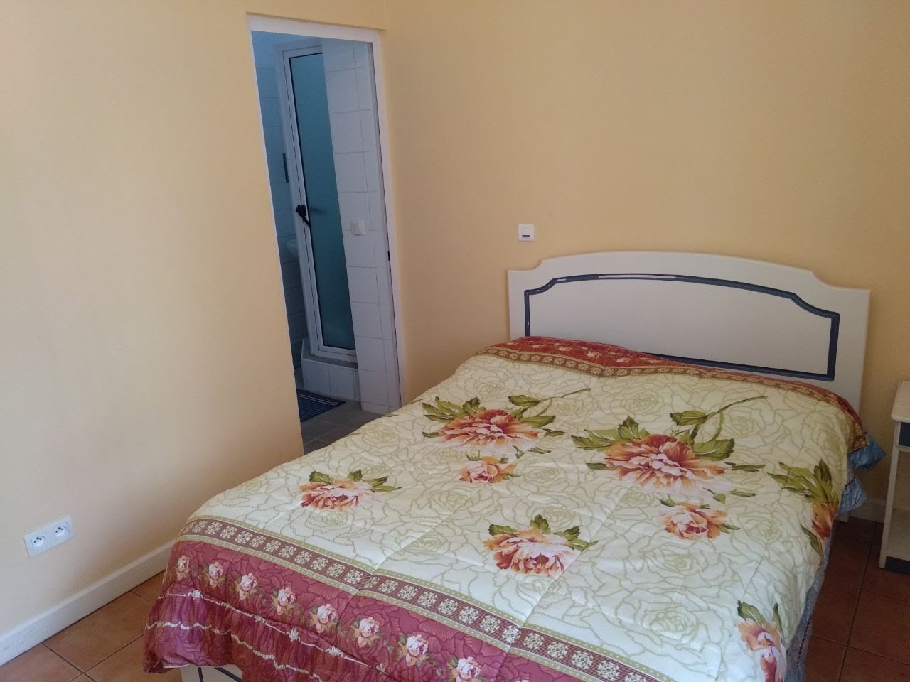 Chambre avec salle d'eau attenante, Résidence Mayom